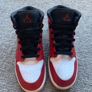 Jordan 1 Mid Chicago